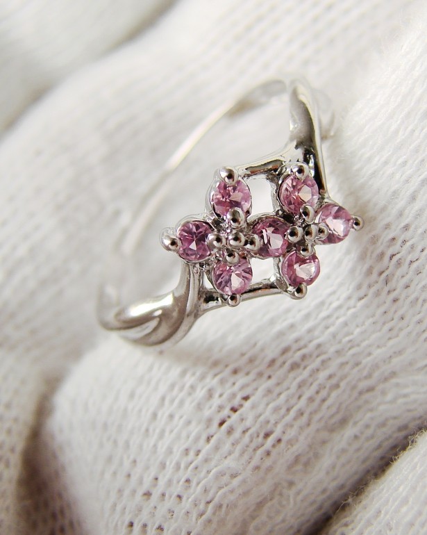 anglia vintage inel aur ALB 9k cu  safire roz