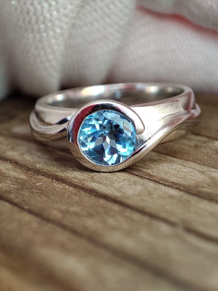 925 Inel argint cu topaz masura 23