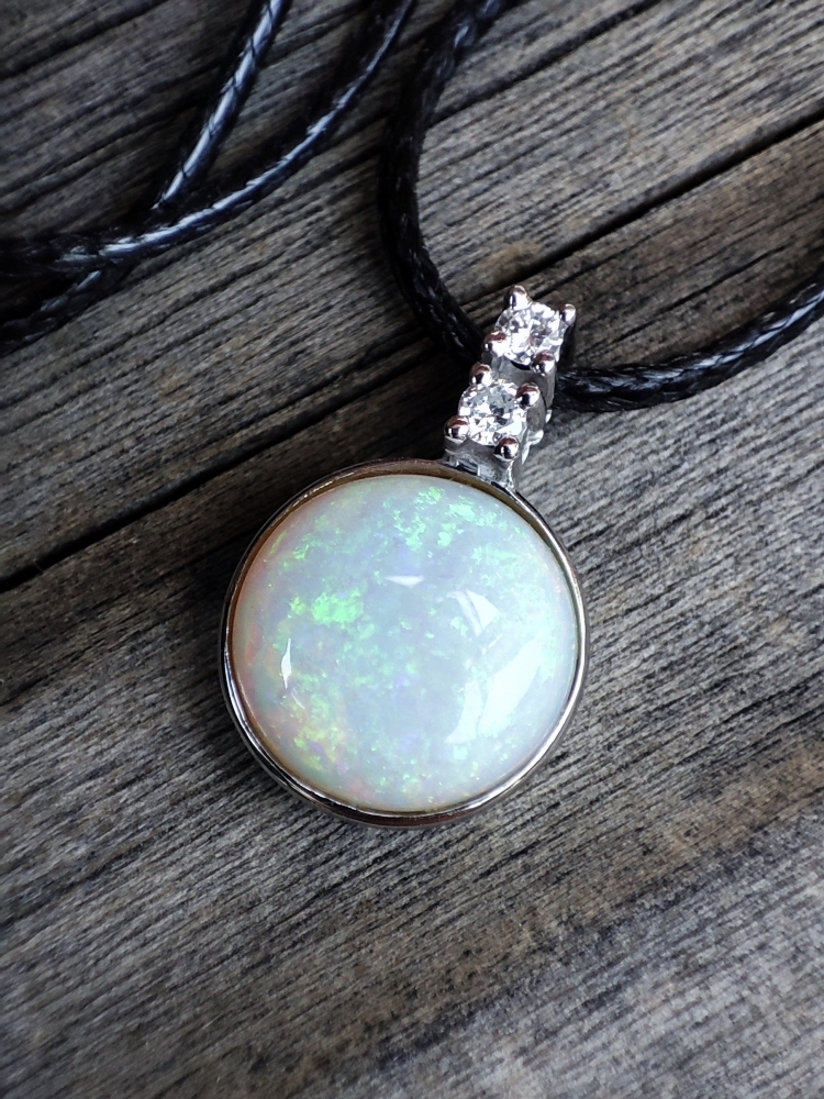 Pandantiv aur alb 14k cu Opal si diamante Diamant natural