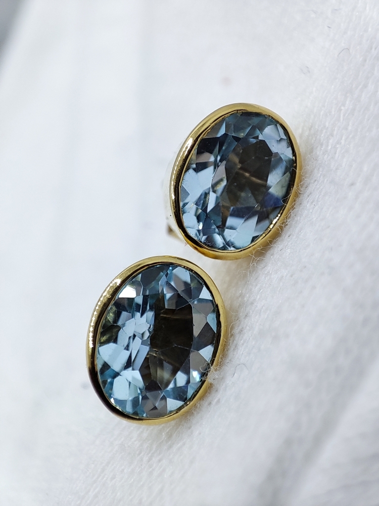 Cercei aur 14k cu Topaz natural stud cu fluturas