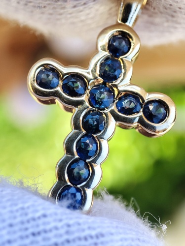 Cruciulita cruce aur 14k cu Safir Natural Safire