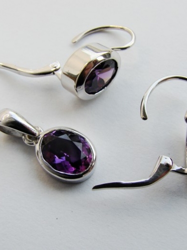 Set cercei si pandantiv aur alb 14k cu Ametist natural