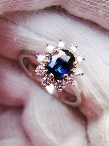 Inel aur alb de logodna 18k royal safir diamante