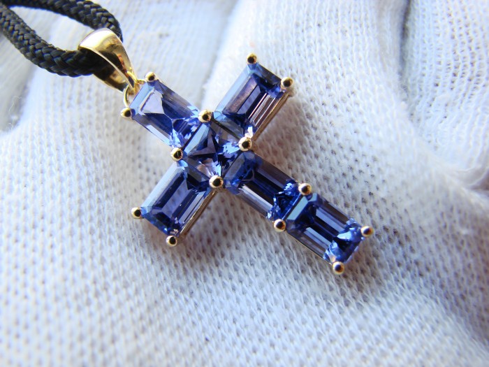 Cruciulita cruce aur 18k cu tanzanit tanzanite certificat