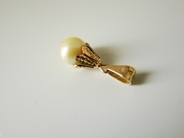 Amuleta pandantiv victorian aur 18k cu perla naturala