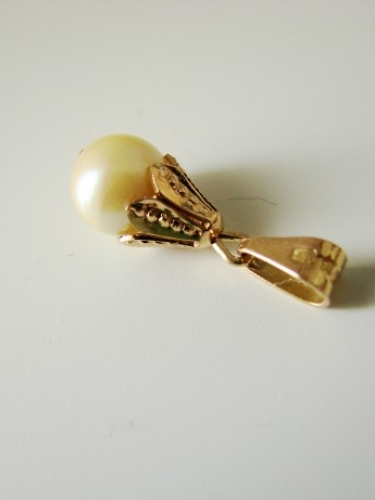 Amuleta pandantiv victorian aur 18k cu perla naturala