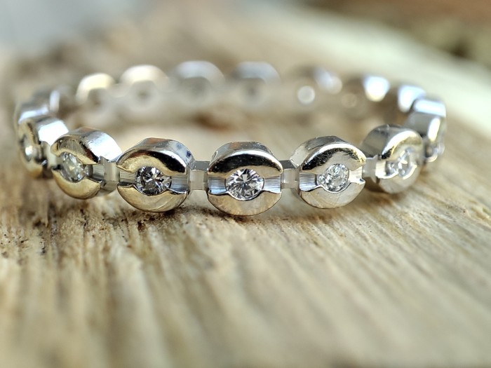 Inel aur alb 14k cu Diamante Eternity Memory unicat