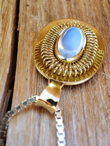 Lantisor lant aur 18k pandantiv piatra lunii unicat