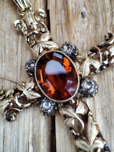 Cruciulita cruce aur 14k cu citrin si diamante victoriana unicat