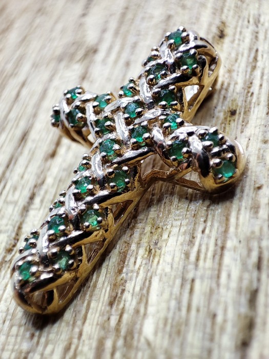 Cruciulita cruce aur 14k cu smaralde smarald natural unicat