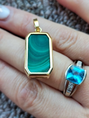 Pandantiv aur 18k malachit natural si suport pentru poza interioara