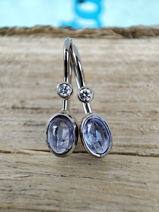 Cercei aur alb 14k cu tanzanit tanzanite cabochon si diamante unicat