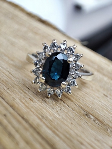 Inel Aur Alb Royal 14K Cu Safir Si Diamante Princess Diana