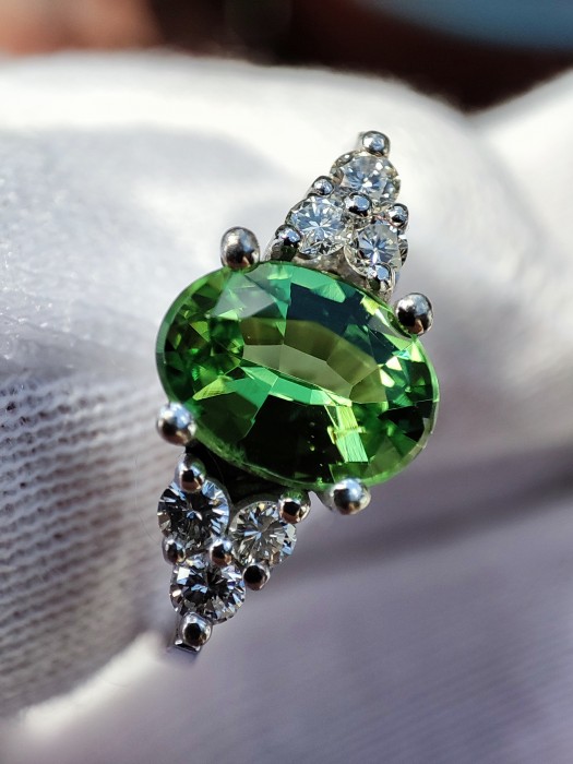 Inel aur 18k cu Tsavorit natural Tsavorite si diamante unicat diamant