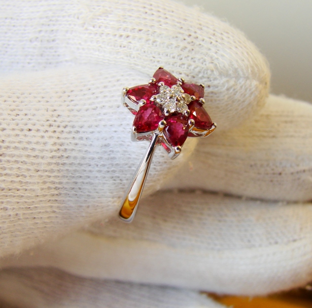 Unicat inel aur ALB 18k cu rubine si diamante floral traditional