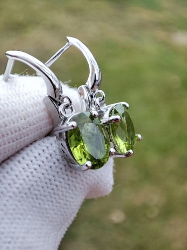 925 CERCEI ARGINT CU PERIDOT