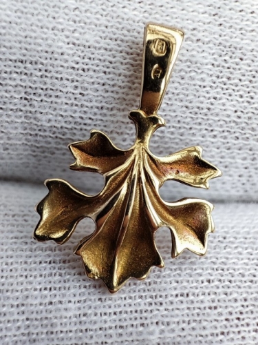 Aur 14K Pandantiv Frunza De Acanta Ungaria piesa originala
