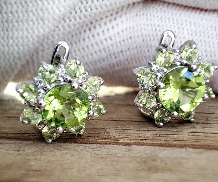 925 CERCEI ARGINT CU PERIDOT