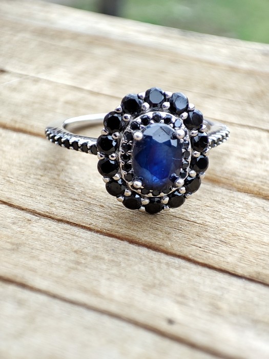 925 INEL ARGINT CU SAFIR MASURA 16.5