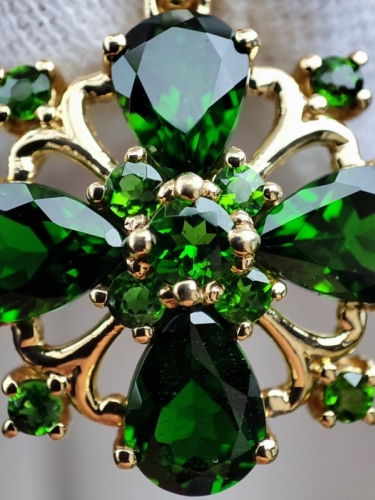 Fascinant pandantiv aur 14k chrome diopside unicat